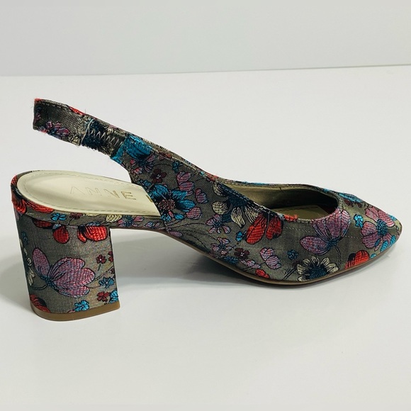 ANNE KLEIN Grey Metallic Cloth Floral Print Peep Toe Sling Back Pumps - Size 6 - Picture 11 of 14
